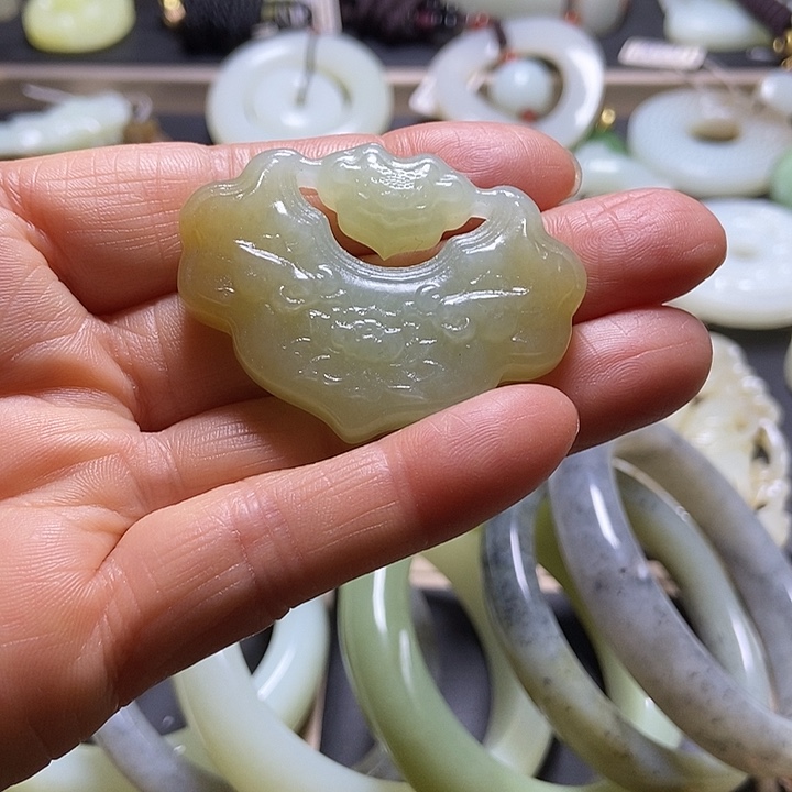 和田玉未镶嵌挂件