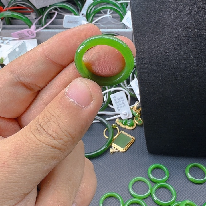 和田玉（碧玉）戒指未镶嵌山**水