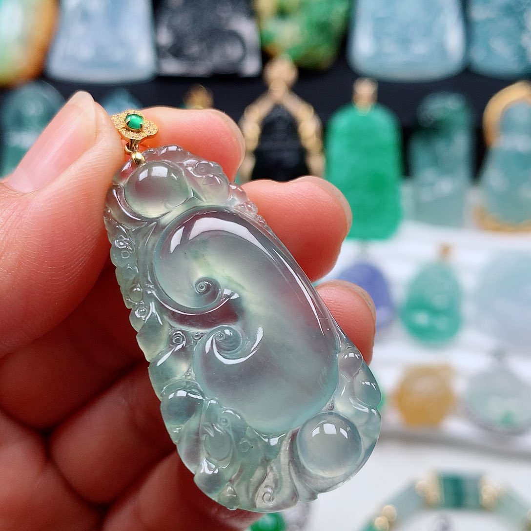 翡翠颈饰18K金镶嵌冰木那