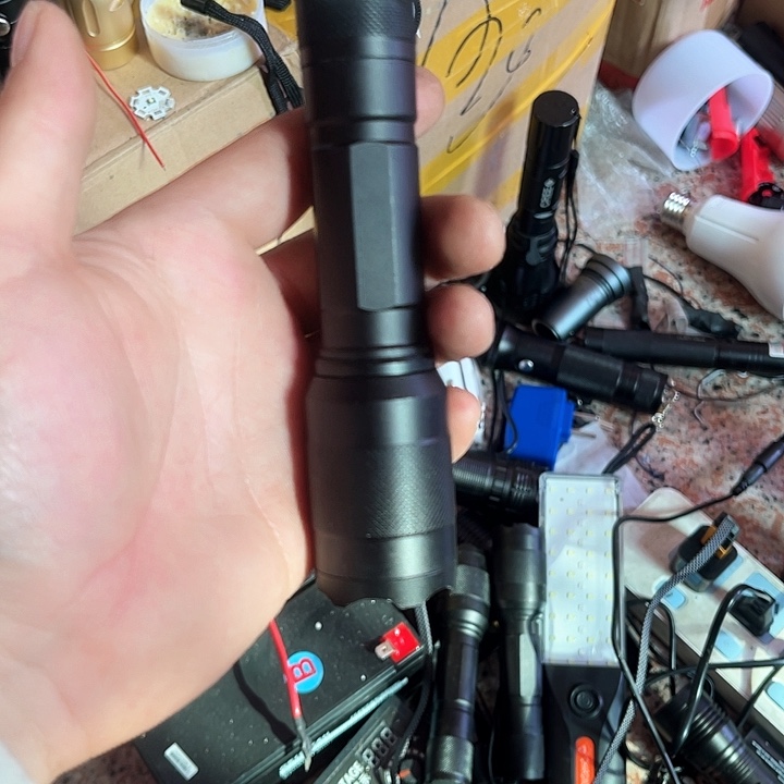 强光手电家用户外090