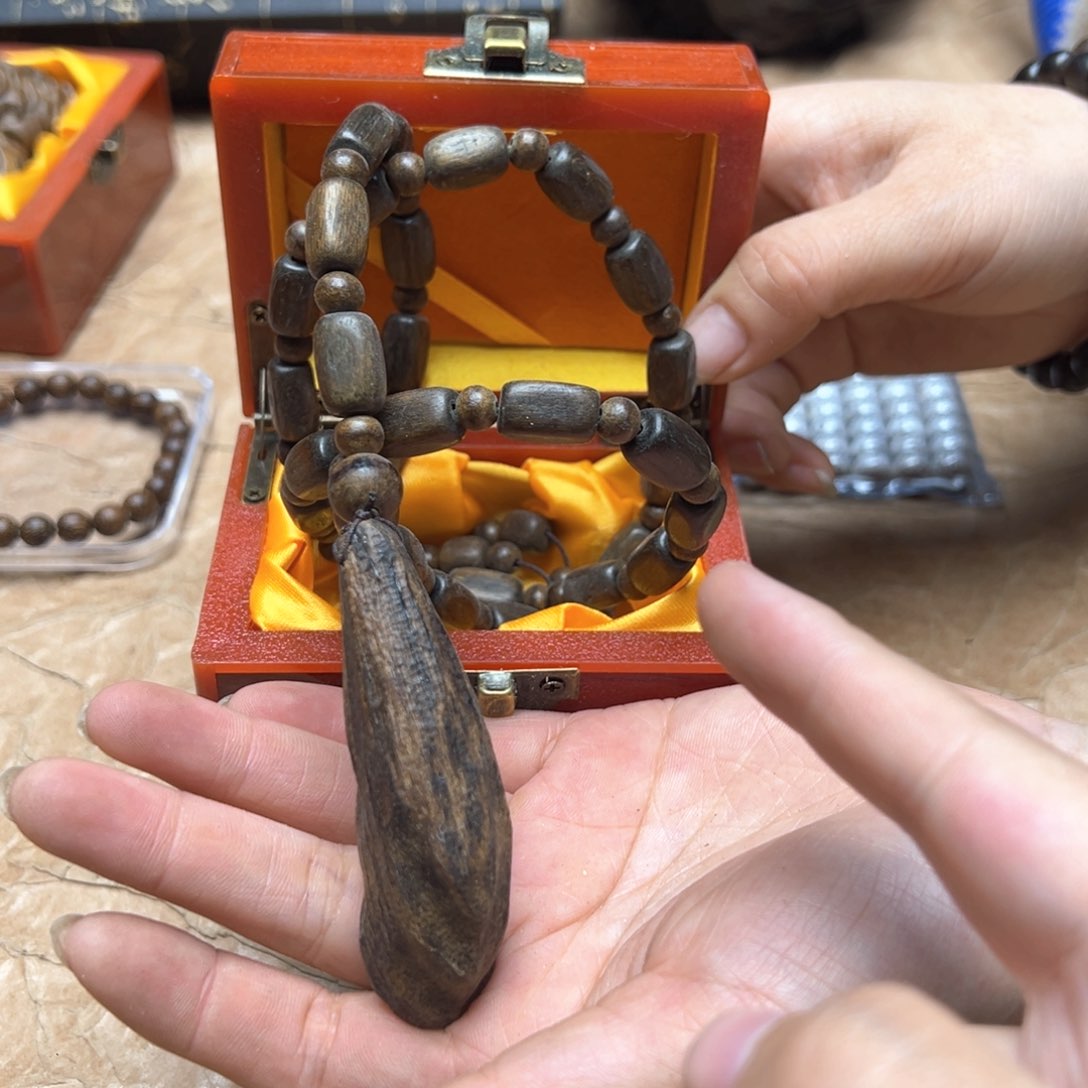 大叶紫檀（黑酸枝木类）