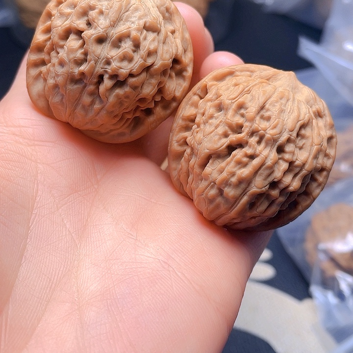 文玩核桃吊坠莲花一对