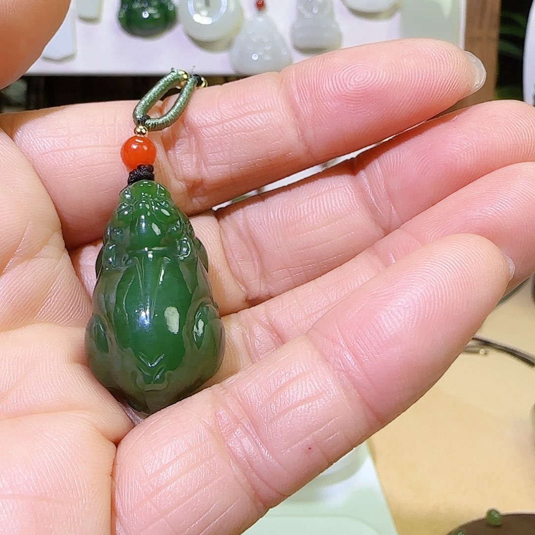 和田玉吊坠(不含链)未镶嵌关*?