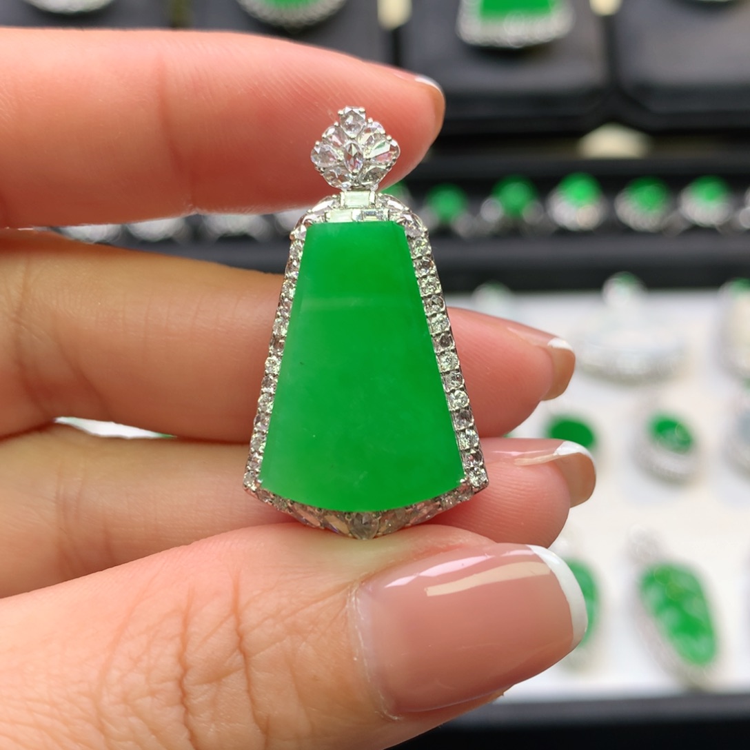 翡翠吊坠(不含链)18K金镶嵌