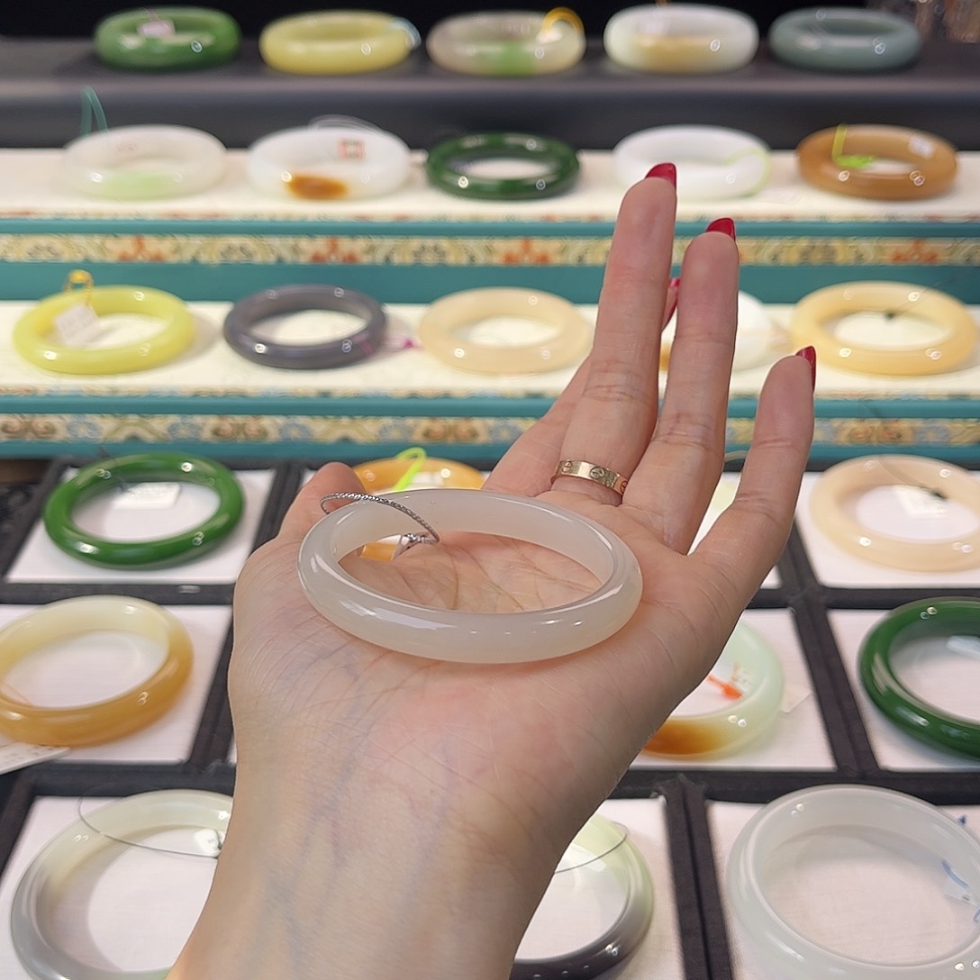 和田玉手镯未镶嵌卡*猫