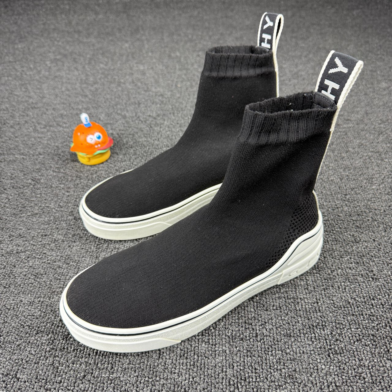 95新 Givenchy/纪梵希 袜子鞋35.5码 HB1226
