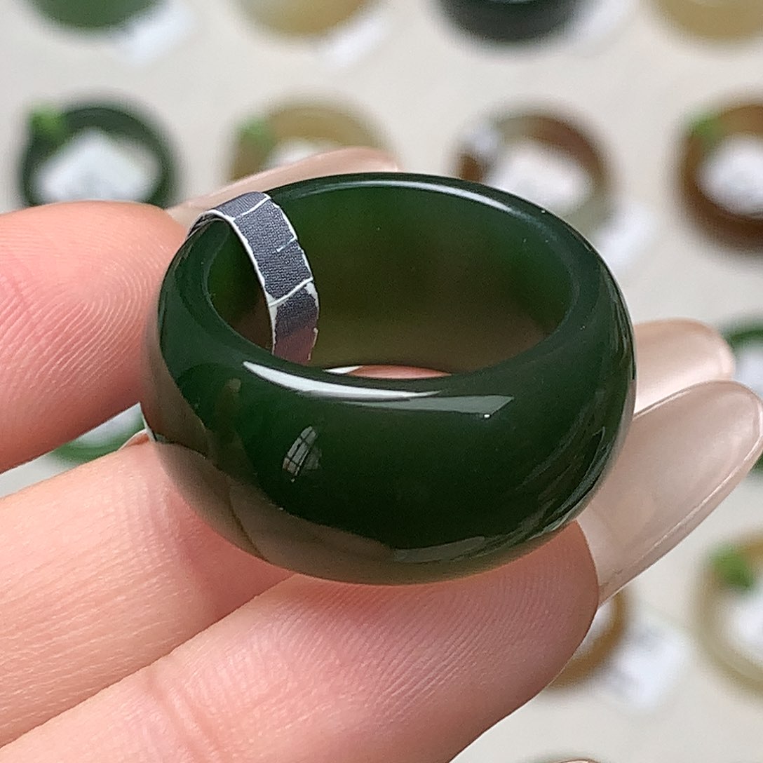 未镶嵌戒指和田玉