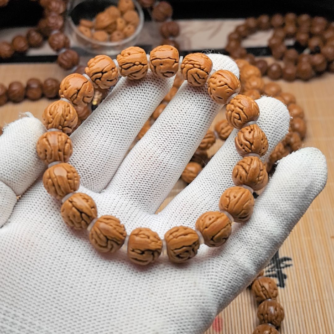 桃核吊坠肉纹大肠手串