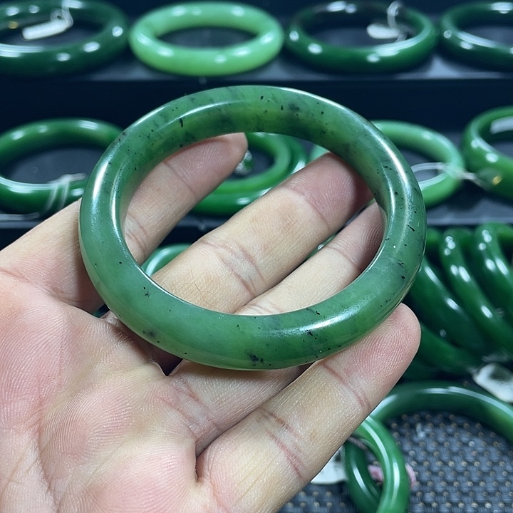 和田玉（碧玉）未镶嵌手镯