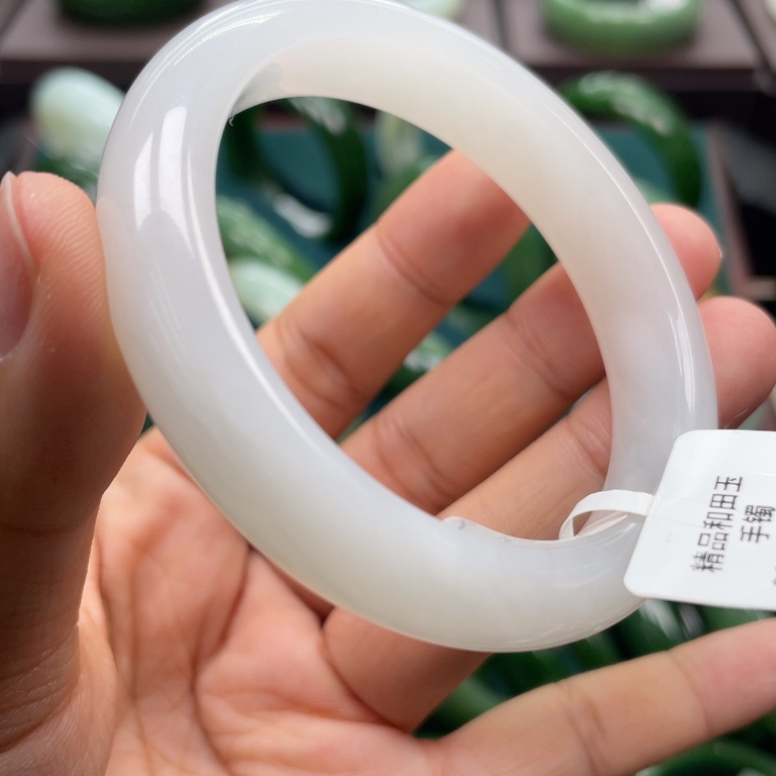 和田玉（碧玉）未镶嵌手镯