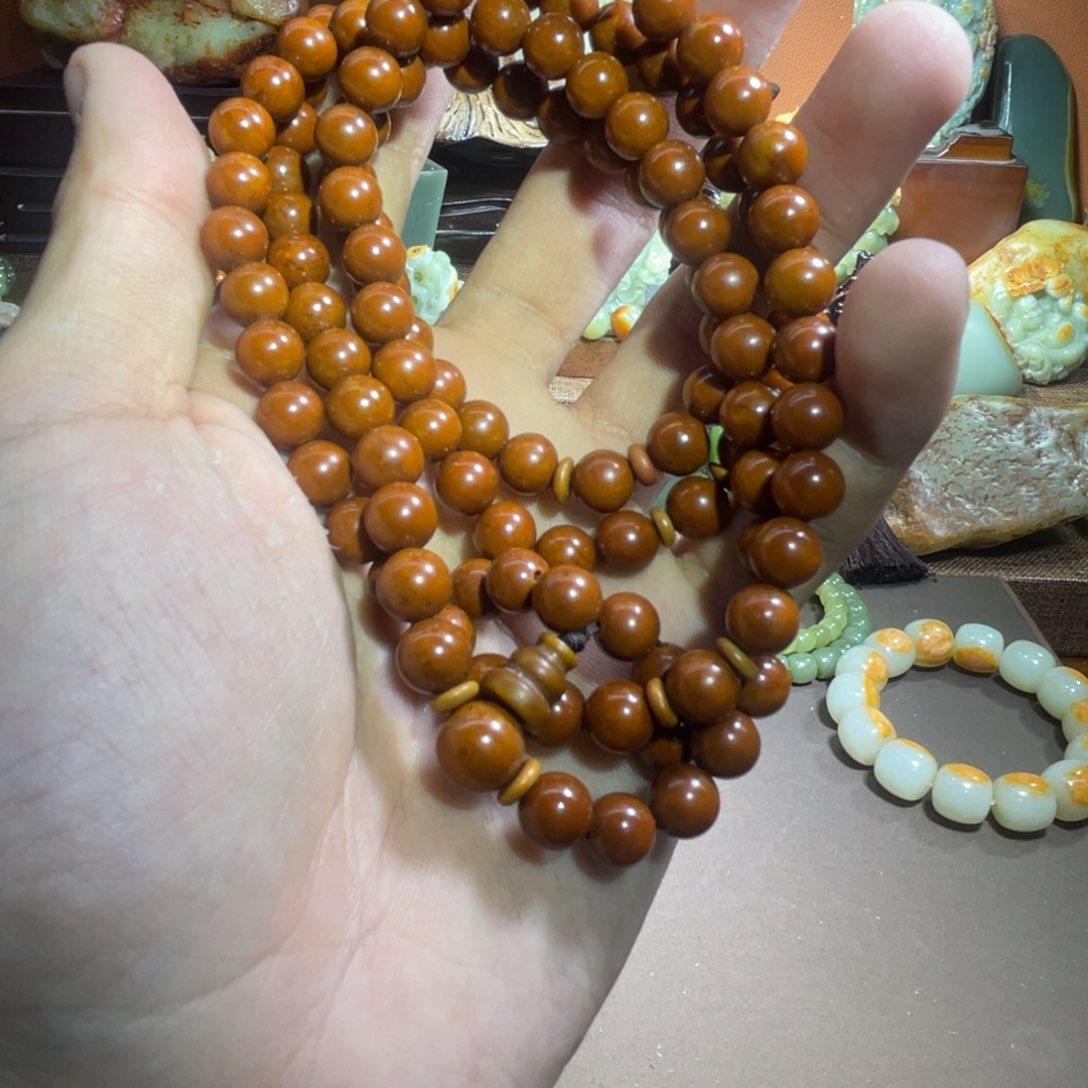 透闪石质玉108 卡8皮未镶嵌