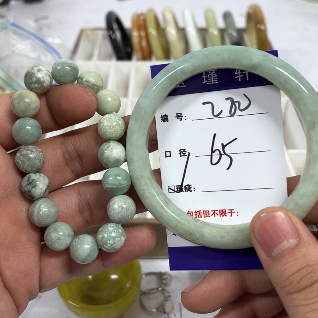 蛇纹石玉手镯未镶嵌