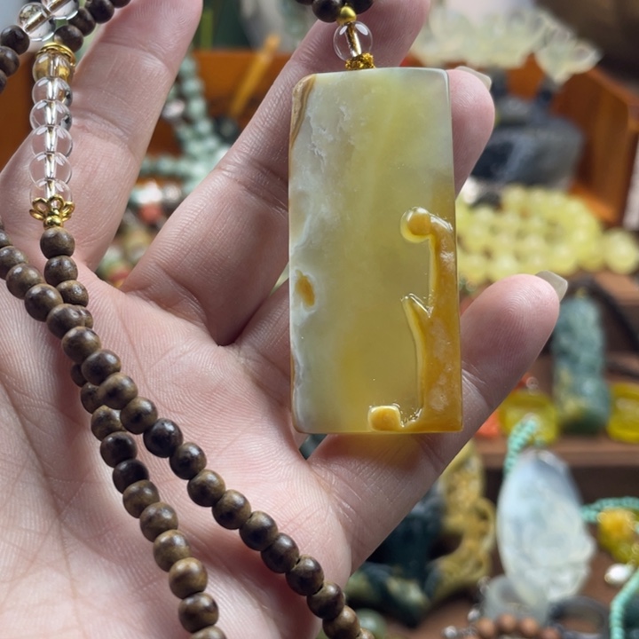 蛇纹石玉未镶嵌吊坠