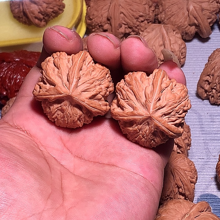 一***福文玩核桃吊坠三棱