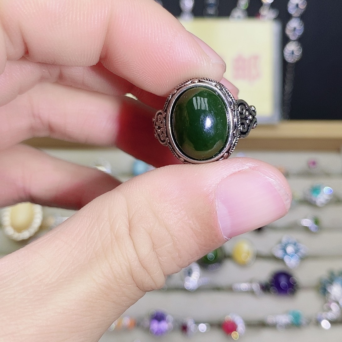 未镶嵌戒指和田玉（碧玉）