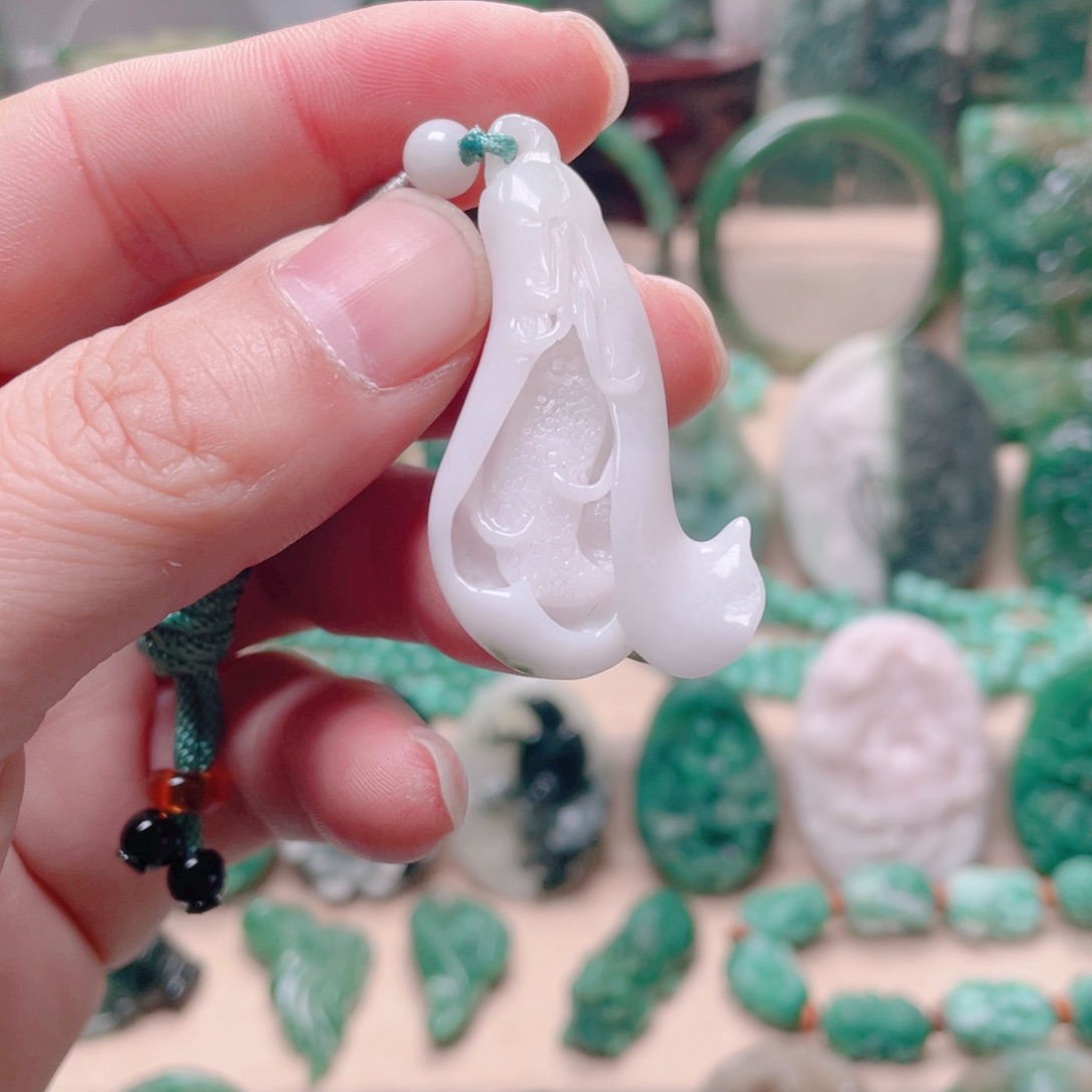 独山玉未镶嵌颈饰