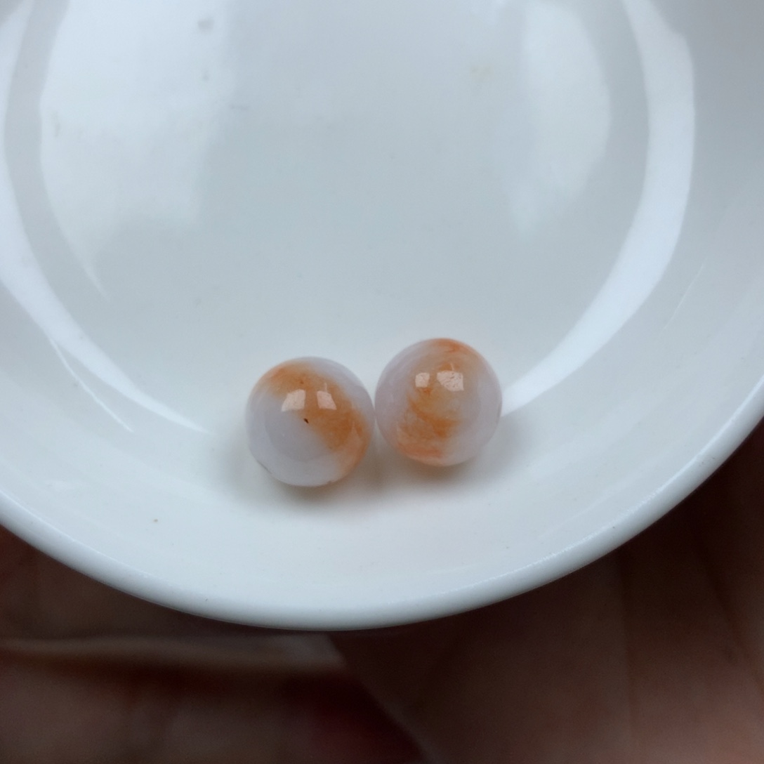 翡翠颈饰未镶嵌卡10.8。2颗。