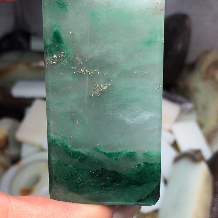 蛇纹石玉颈饰合金