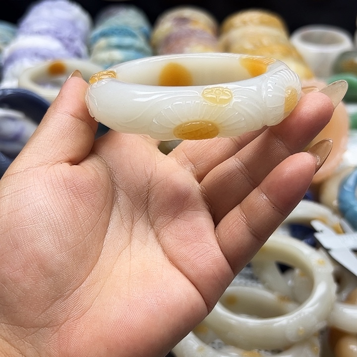 石英岩玉手镯未镶嵌玉*