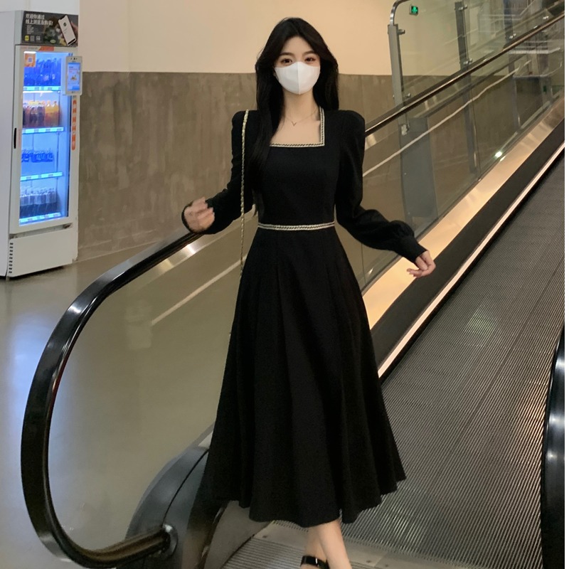 大码胖mm法式复古方领黑色连衣裙女春季高级感收腰显瘦长裙子1384