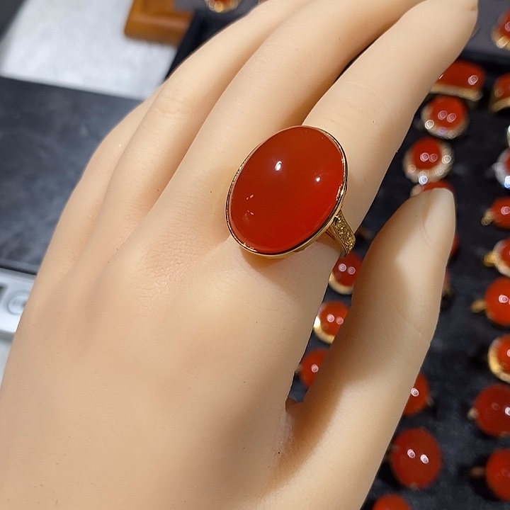 南红玛瑙戒指18K金镶嵌