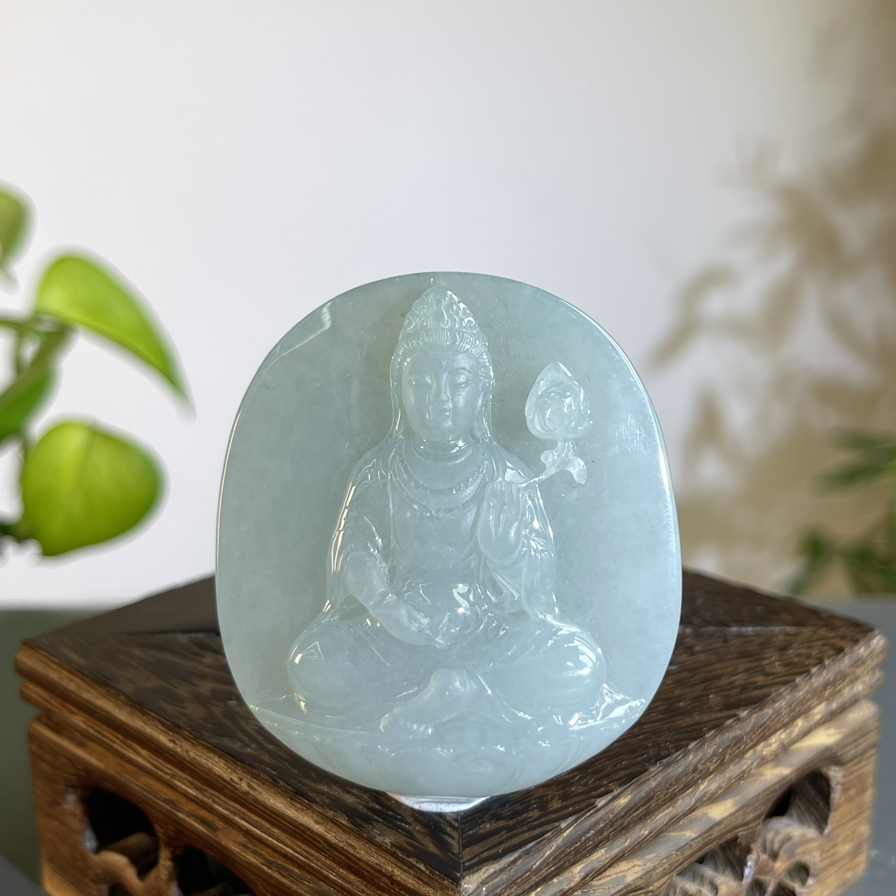 JXA02-150 天然翡翠缅甸A货 持莲观音