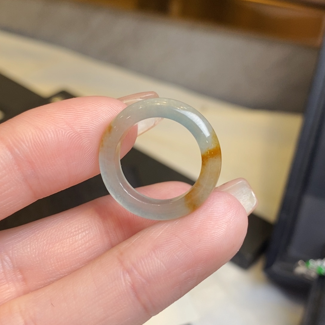 翡翠戒圈未镶嵌飘黄翡