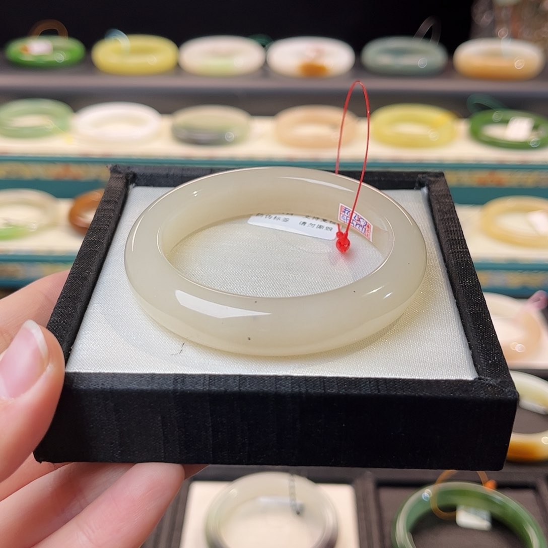 和田玉手镯未镶嵌 冰藕粉