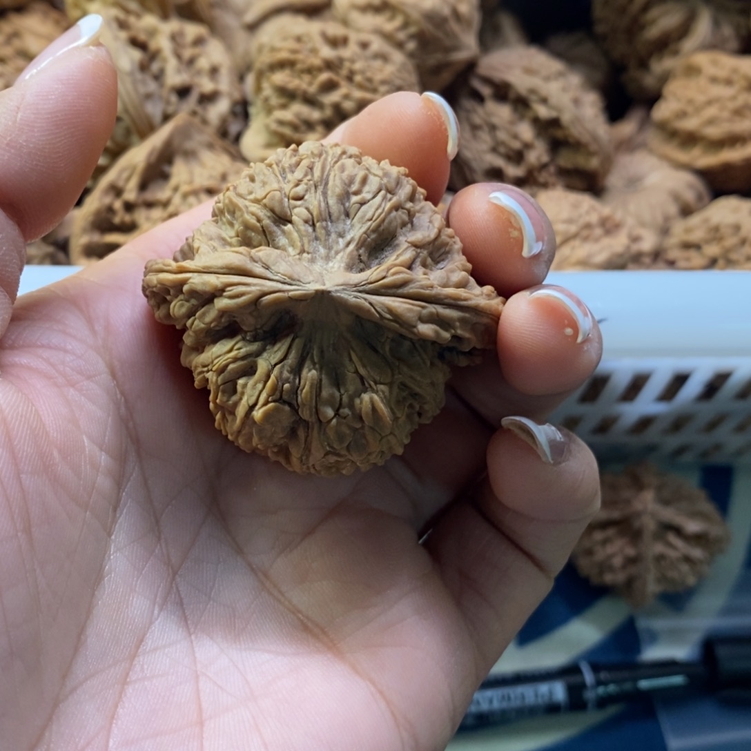 玉***成文玩核桃吊坠南疆