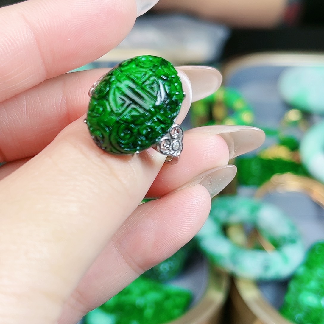 翡翠颈饰银S925镶嵌戒指