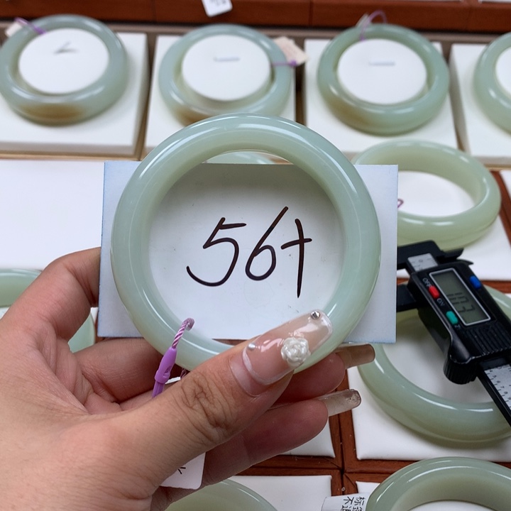 未镶嵌手镯和田玉