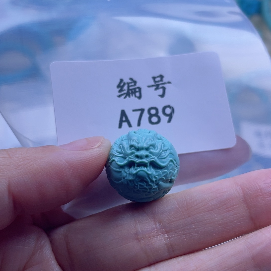 快***生绿松石未镶嵌天然原矿绿松石雕刻件