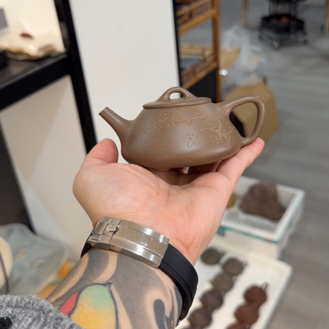 紫砂公道杯宝山青段平盖梅竹双清