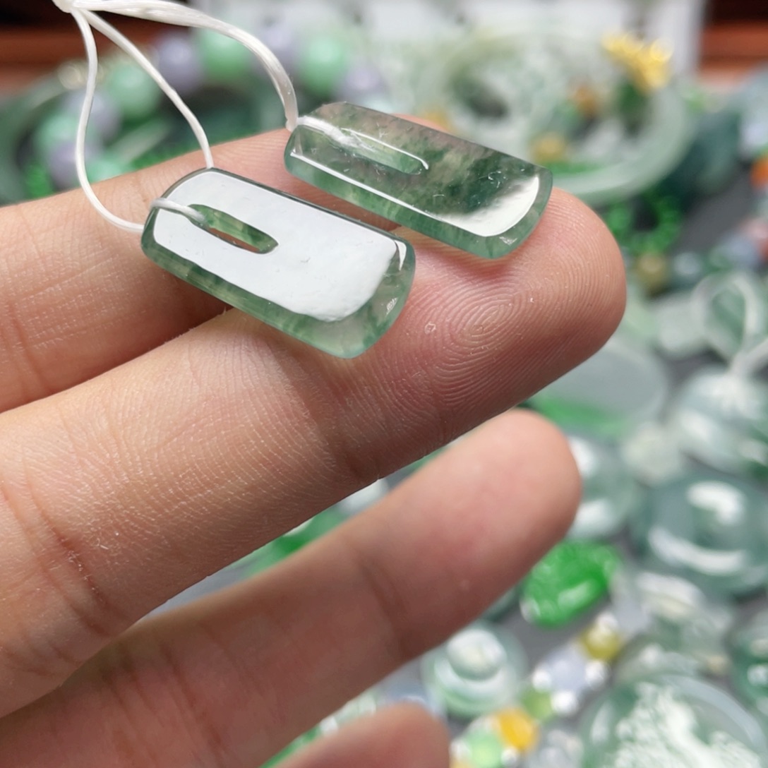 翡翠颈饰未镶嵌咻***贴翡翠