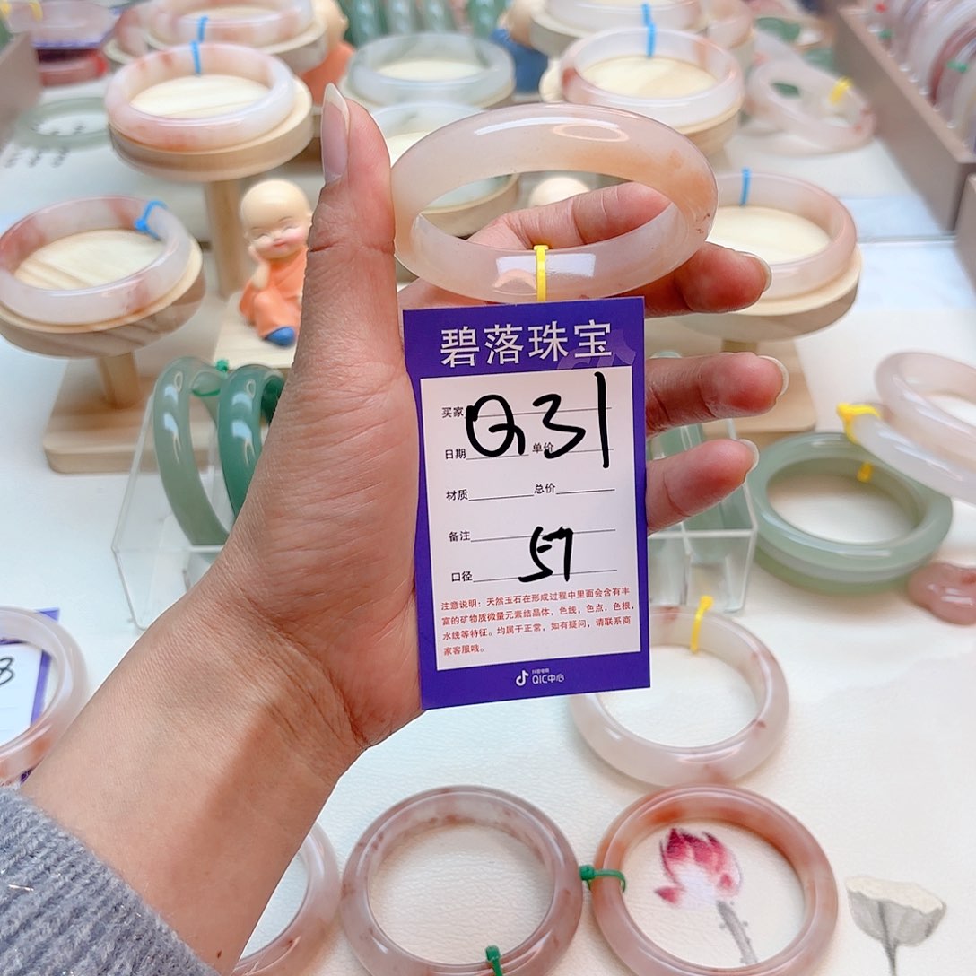 石英质玉手镯未镶嵌f***，