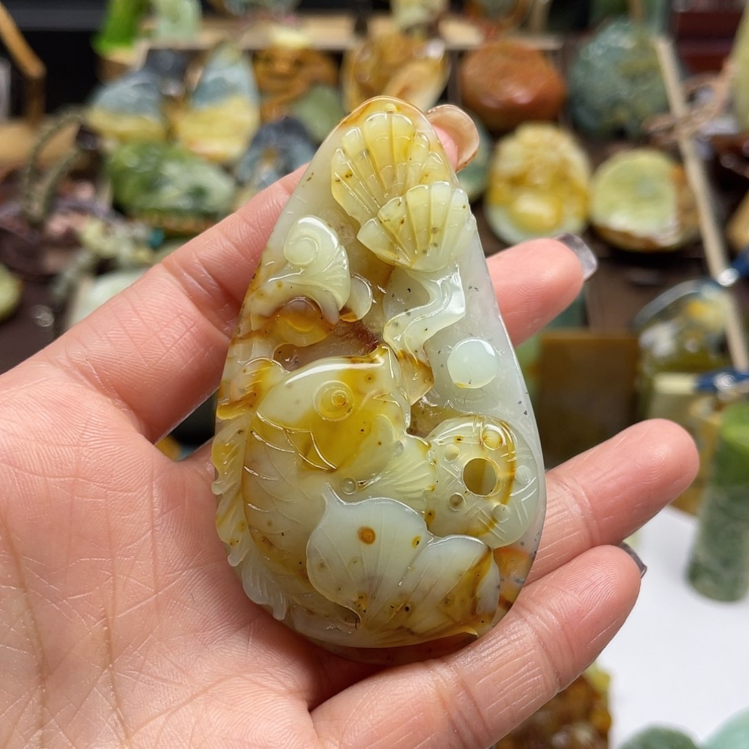 岫玉颈饰未镶嵌花玉桂花糕鱼