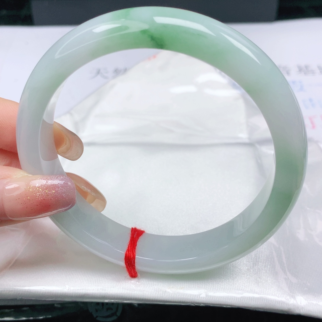 翡翠未镶嵌手镯正