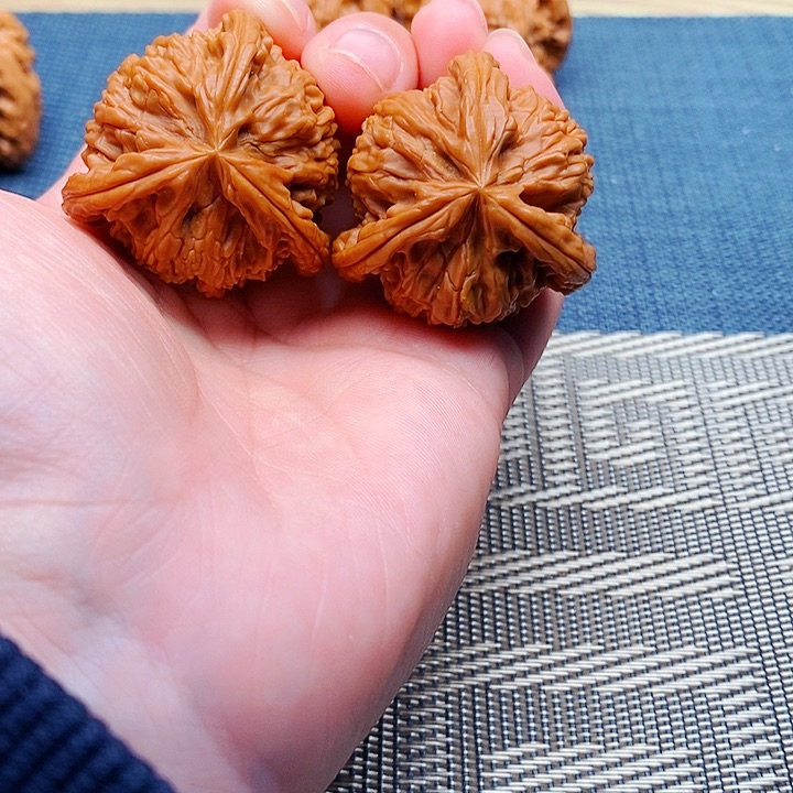 随***韦文玩核桃吊坠三棱