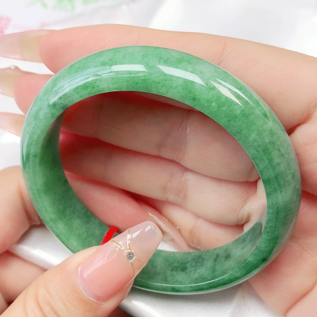 翡翠手镯未镶嵌抖音812