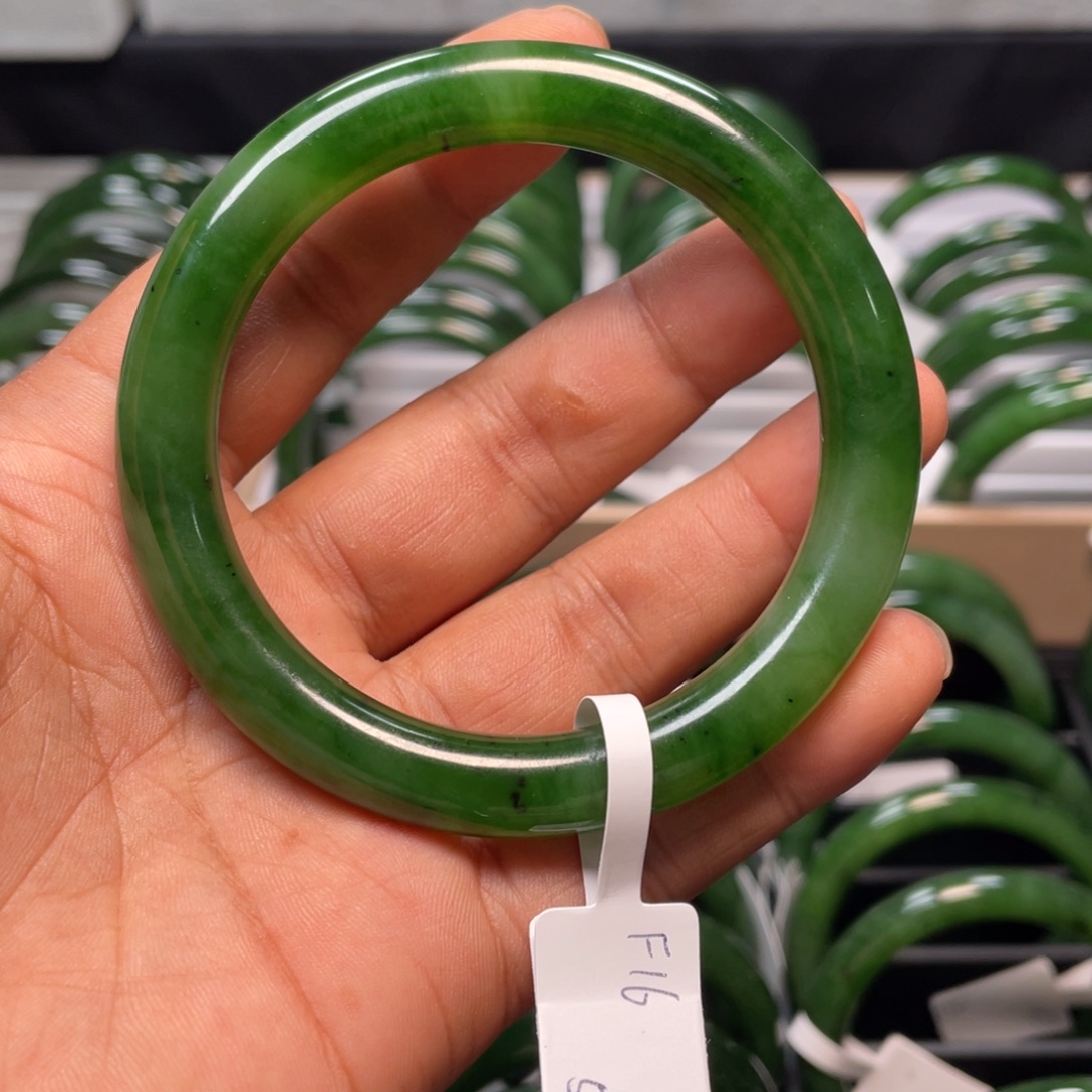 和田玉（碧玉）手镯未镶嵌瑕疵款特漏