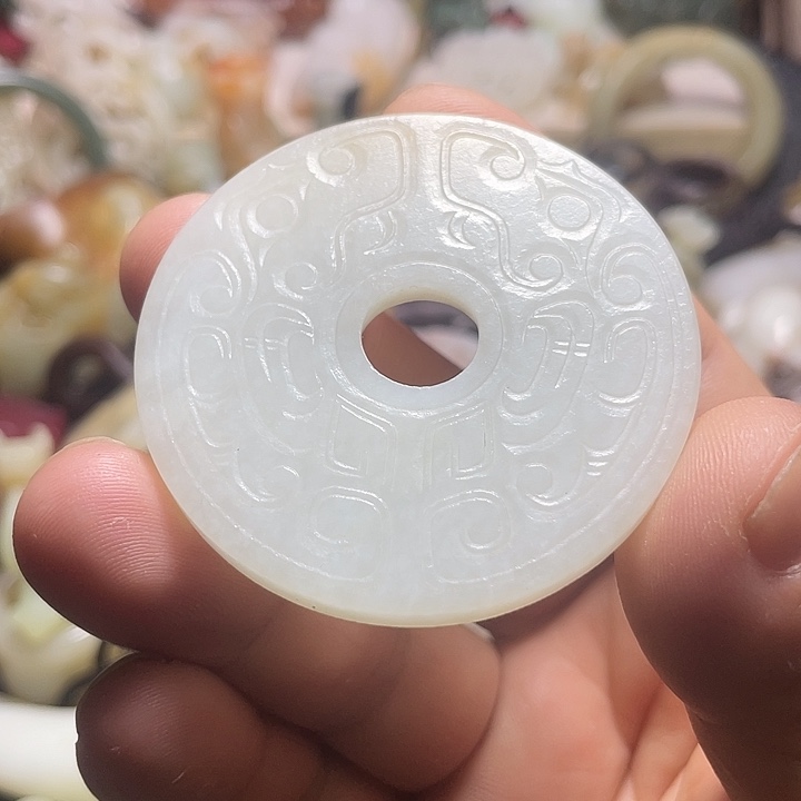 颈饰未镶嵌和田玉（糖玉）