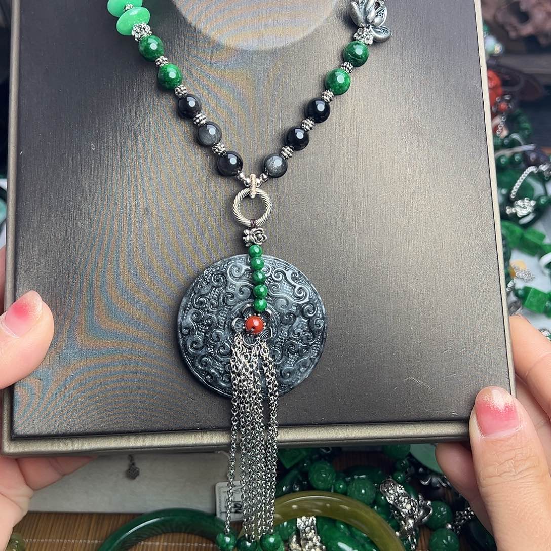 翡翠未镶嵌颈饰99