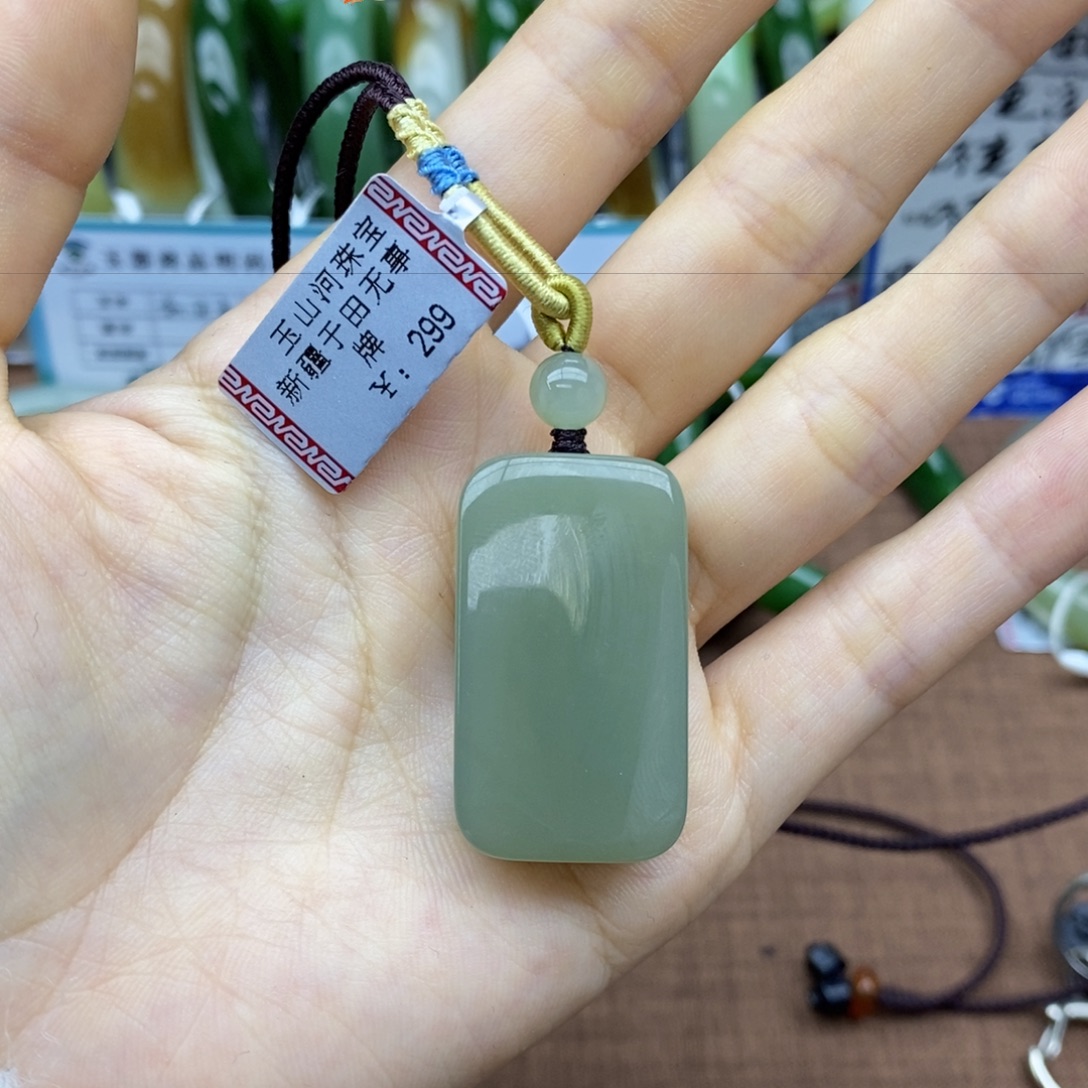 陈***一未镶嵌和田玉挂件
