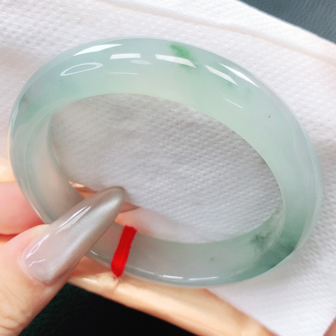 翡翠手镯未镶嵌55圈