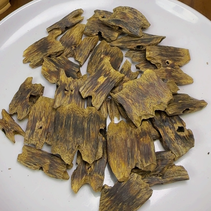 玉***缘沉香沉香碎屑白棋块料多样性发货