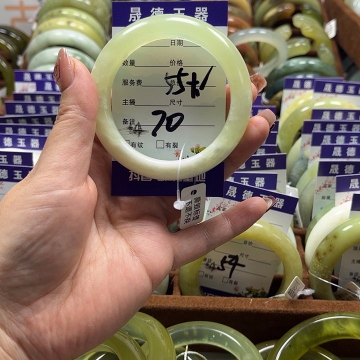 蛇纹石玉手镯未镶嵌