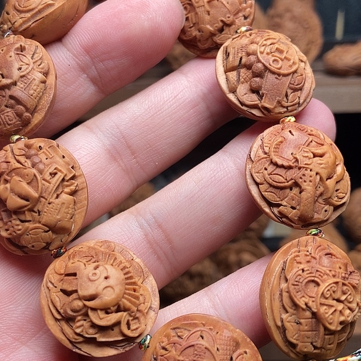 大桃核浮雕锦灰堆