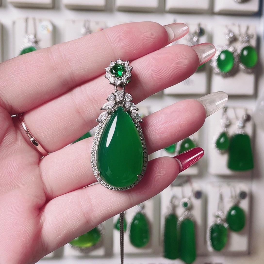 玛瑙/玉髓未镶嵌颈饰