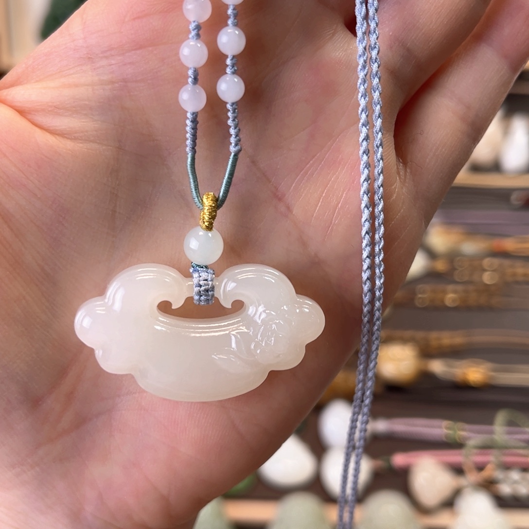 和田玉颈饰未镶嵌小**锁