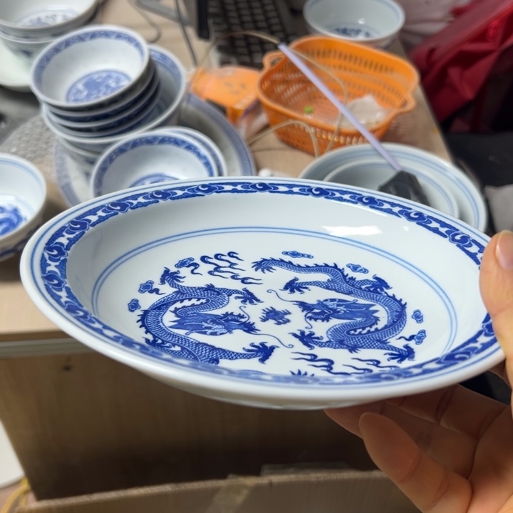 陶青花8寸双龙护边盘子